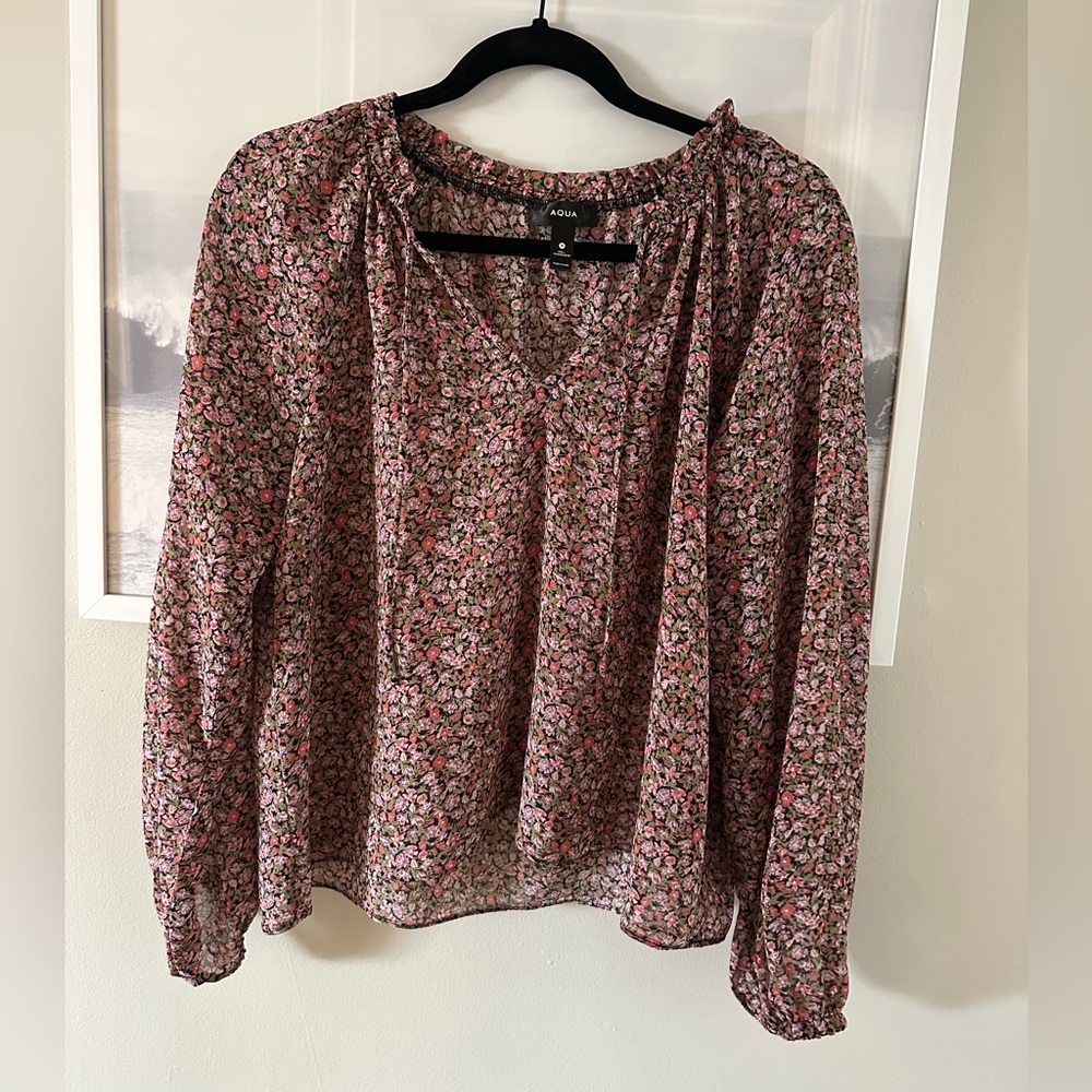 Aqua floral top - size medium - so flattering!